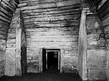 The interior of Maeshowe chambered tomb PicMaesEntrance.jpg
