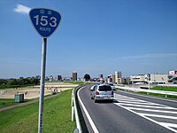国道153号と豊田市中心部遠景