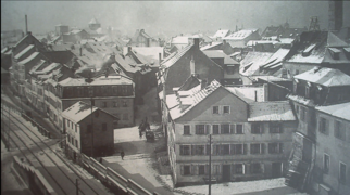 Fischerrain um 1902. Vorne mit Bahnwärterhaus; heute verläuft hier der Stadtring (Rusterberg). Am Horizont links die Heilig-Geist-Kirche, noch ohne vollendetem Hauptturm (provisorisches Dach)