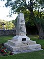 Monument aux morts à proximité de la mairie (août 2015)