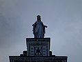 Statue de Marie et symbole des pères maristes (2012).