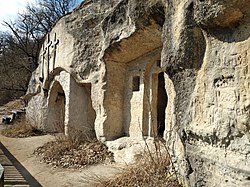 A Szentkúti-remetebarlangok és előterük
