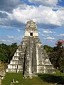 Tempel I. von Tempel II. aus gesehen in Tikal