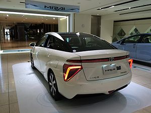 Toyota_mirai_rear