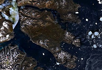 satelitní snímek ostrova Traill