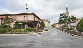 The town hall and church in Villaudric