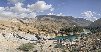 阿曼東部區東北省的拜尼哈立德乾河（英語：Wadi Bani Khalid）[2][3]