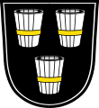 Gemeinde Eppishausen In Schwarz drei zwei zu eins gestellte silberne Kübel mit goldenem Reifen.