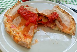 Викимания 2016 Дерик, день 0-07 calzone.jpg