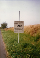 Sign warning of approach to within one kilometer of the inter-zonal German border, 1986 1 K zone.png