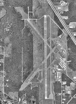 Letiště na snímku USGS.