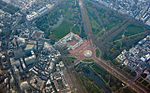 Vista aèria del Palau de Buckingham. A baix a la dreta, St. James's Park