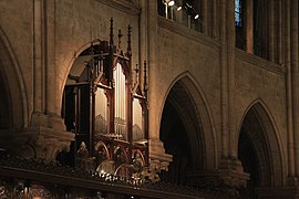 L'orgue de chœur, vu de la nef.