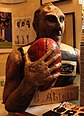 Skulptur von Gary Ablett auf einer Ausstellung für Football-Kunst