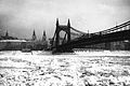 Jégzajlás a Dunán (Budapest, Erzsébet híd, 1941)