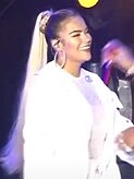 Karol G, qui chante Watati sur la bande originale.