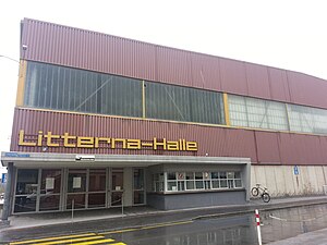 Aussenansicht der Eishalle (März 2013)