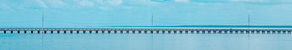 The Maestri Bridge viewed from Interstate 10