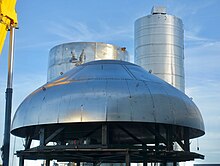 Mái vòm thép, là một phần của nguyên mẫu Starship, được sử dụng trong các buồng chứa.