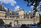 L'hôtel de Cluny vu depuis la place Paul-Painlevé.