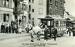Das letzte Rösslitram in Zürich am 5. August 1900 vor dem Restaurant «Friedensburg» im Seefeld