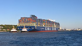 Le CMA CGM Bougainville sur l'Elbe à destination de Hambourg, le 11 octobre 2015.