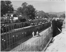 Verdugo Wash. View of Verdugo Wash storm drain looking north between Glenoaks Blvd. and Royal Blvd., showing sections... - NARA - 295325.jpg