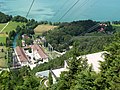 das Walchenseekraftwerk mit Wasserschloss und Kochelsee