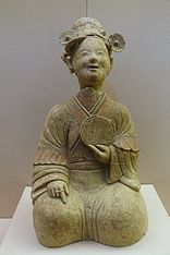 A seated woman with a bronze mirror, unearthed from a tomb of Songjialin, Pi County, Sichuan