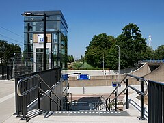 Dordrecht, Treppe zum Bahnsteiggleis 2