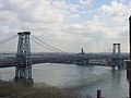 自曼哈顿的下东城望威廉斯堡大桥。