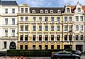 Mietshaus in geschlossener Bebauung mit Vorgarten