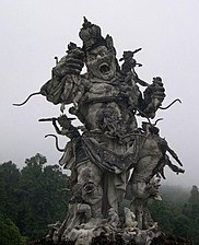 Le démon Kumbhakarna attaqué par des singes, selon le Râmâyana