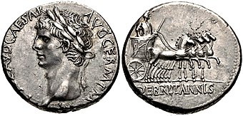 Drachme aus dem Jahr 43, die Claudius im Triumph aus Britannien zurückkommend zeigt