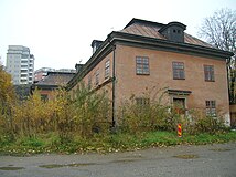 Huvudbyggnadens västra och norra fasad, 2005.