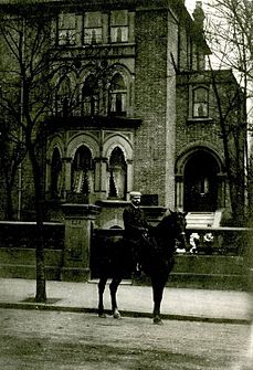 David Gestetner outside his home at 124 Highbury New Park London circa 1905.jpg