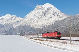 EC 163 „Transalpin“ from Zürich to Graz passes Flaurling on the Arlbergbahn