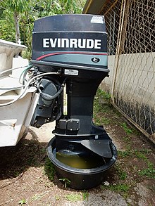 Лодочный мотор Evinrude (31291067742) .jpg