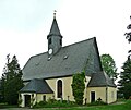 Kirche mit Ausstattung, Kirchhof, ein Grabmal, Denkmal für die Opfer des Faschismus, Denkmal für die Gefallenen des Ersten Weltkrieges, hölzerne Handschwengelpumpe sowie Einfriedungsmauer mit Eingangstor und vorgelagerter Luthereiche (Gartendenkmal)