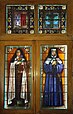 Portraits vitrail (XIXe siècle) de Françoise d'Amboise et Thérèse d'Avila, ornant la chapelle (désacralisée) de l'ancien monastère de la Grande Providence de Nantes devenu maison de retraite.