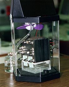 Demonstration model of a direct-methanol fuel cell. The actual fuel cell stack is the layered cube shape in the center of the image. Fuel cell NASA p48600ac.jpg