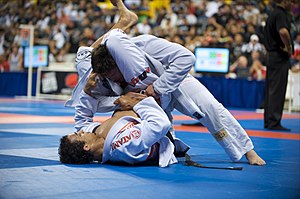 English: A match between Brazilian Jiu-Jitsu b...