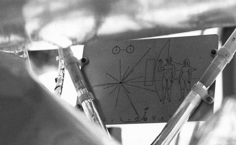 La placa Carl Sagan montada en la Pioneer 10.