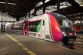 O ramă Francilien în gara Paris Saint-Lazare