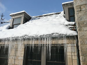 English: Ice dam forming on a slate roof near ...