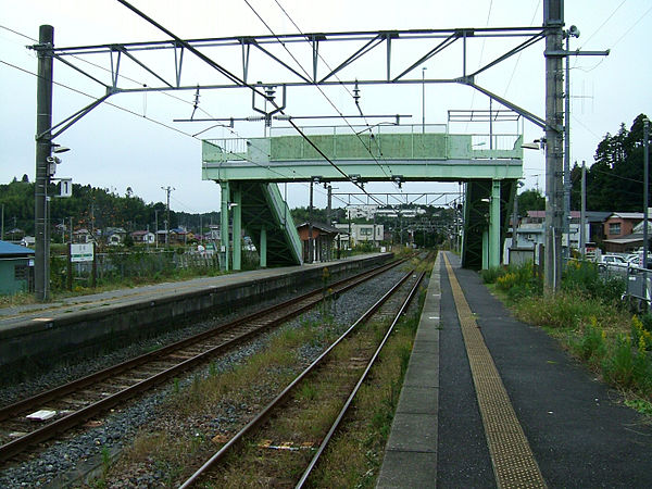 600px-JREast-Sobu-main-line-Hyuga-station-platform.jpg