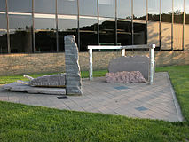 Minnesmärke av Jon Rush i Campus Ann Arbor, Michigan.