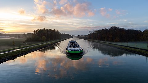 Kanal Dortmund-Ems di Lüdinghausen, North Rhine-Westphalia, Jeureuman. (rayek gamba: 5.118 × 2.879)