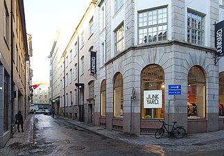 Målargatan norrut från Gamla Brogatan. Till höger Målargatan 2 uppförd 1909..