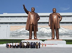 Gran monumento de la colina Mansu de Pionyang.